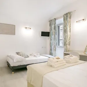 White Candia Couette-café Rome